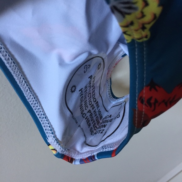 Deep V-cut Monokini - Picture 6 of 7